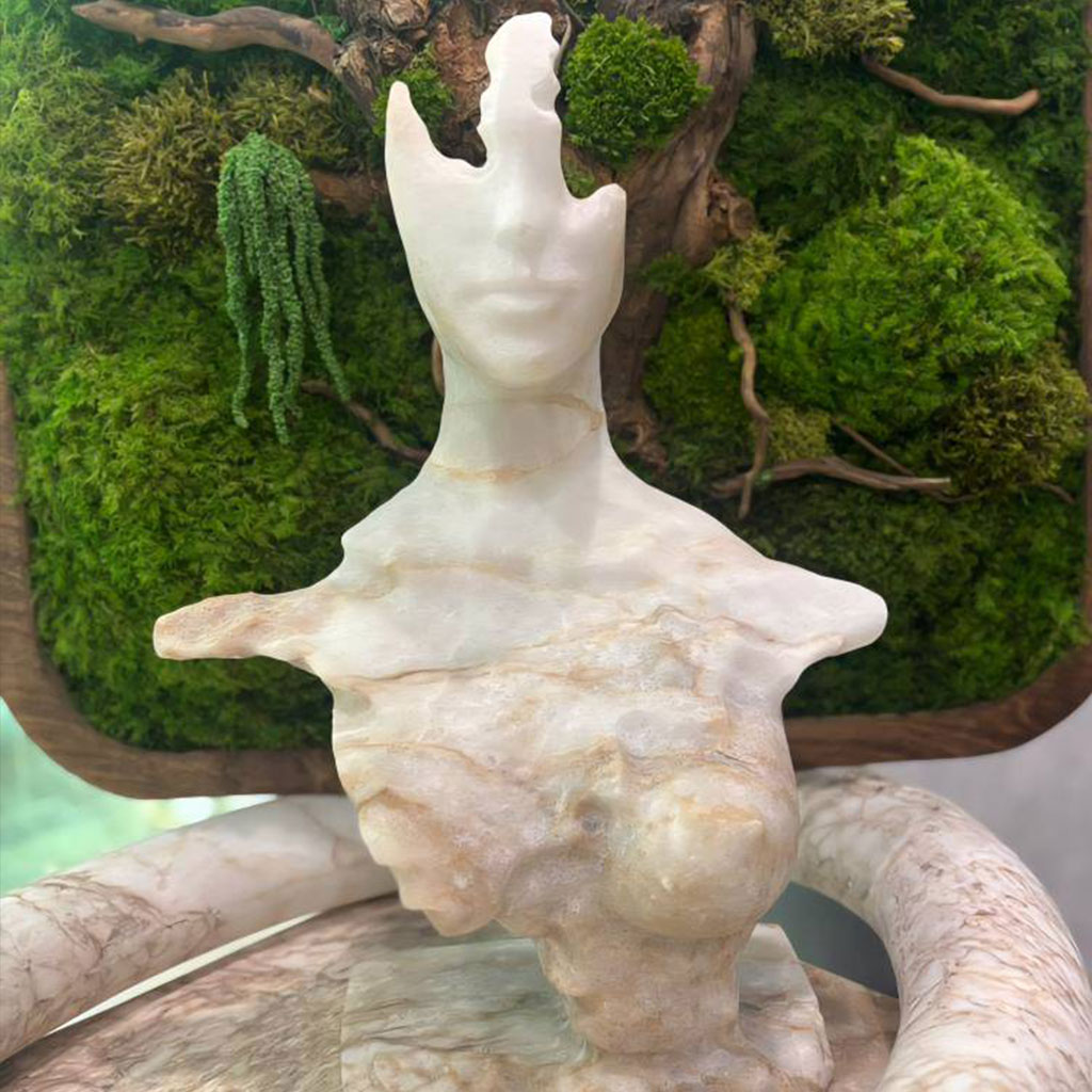 مجسمه الهه نورانی